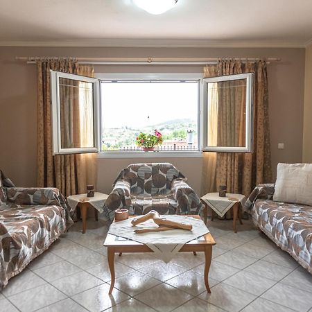 Dimitri'S Mountain House Apartment Karpenisi Bagian luar foto