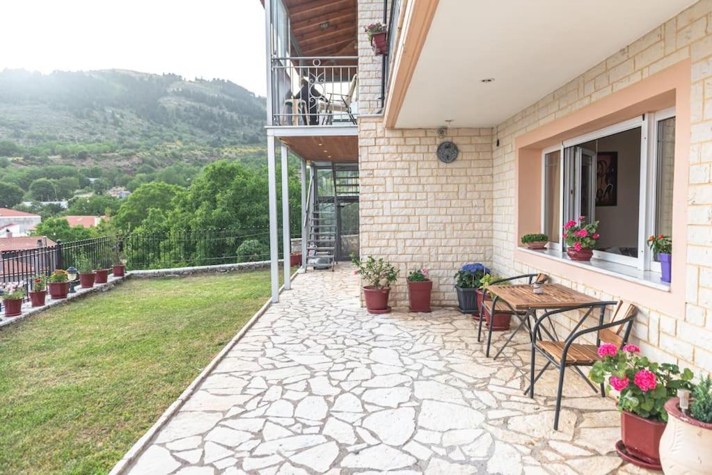 Dimitri'S Mountain House Apartment Karpenisi Bagian luar foto
